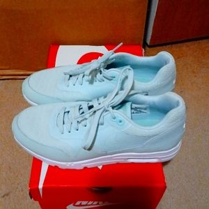 Womens Nike Air Max 1 Ultra Essentials